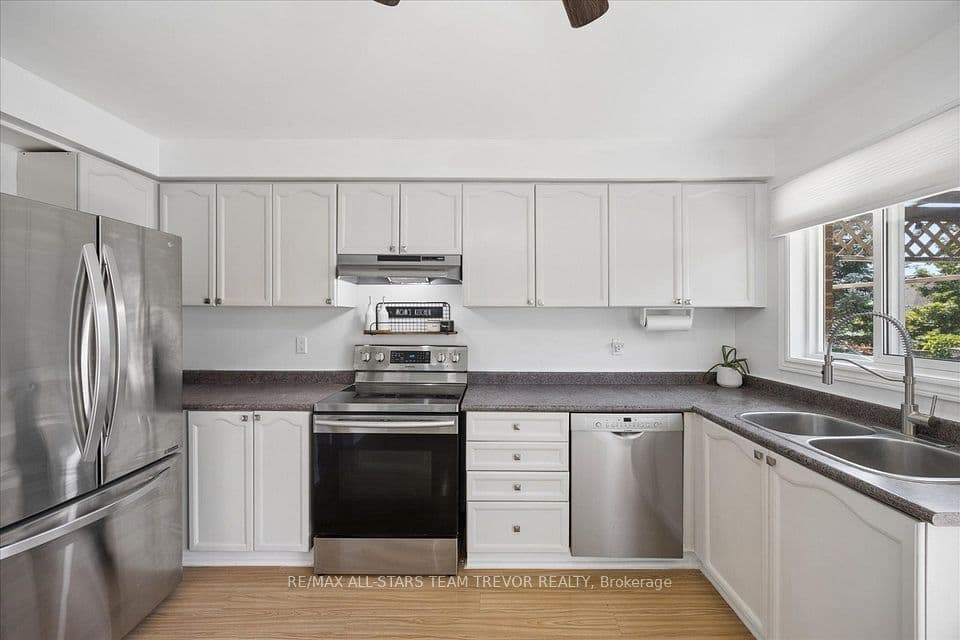 98 Carrick Avenue, Georgina, ON L4P 3R6 – photo 3