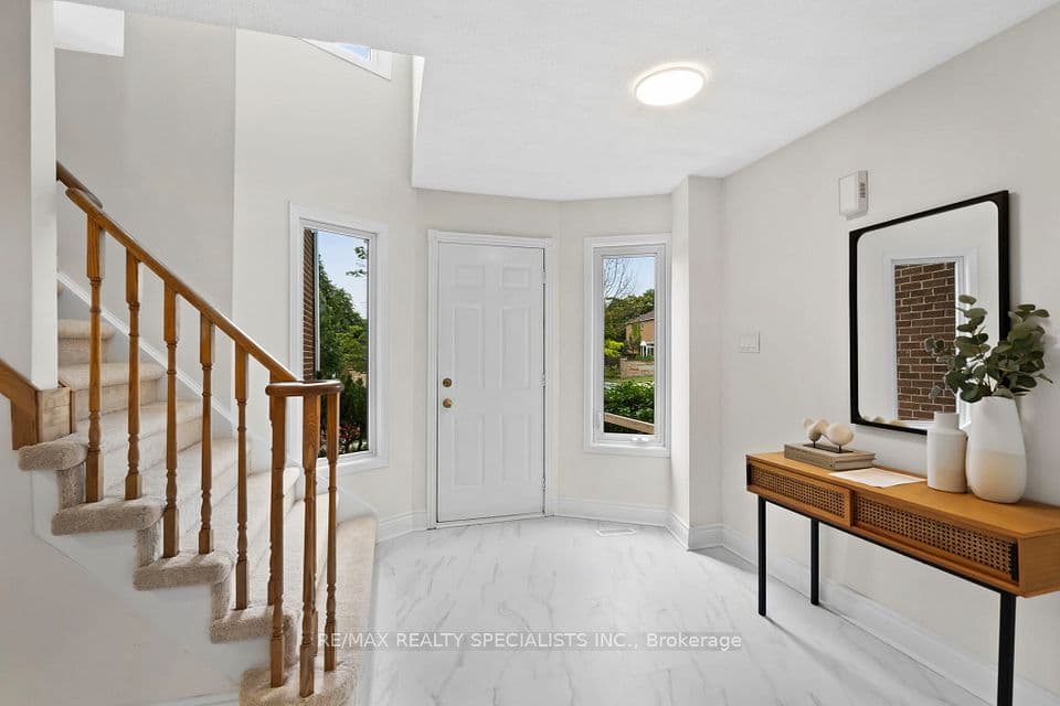 38 Springfield Way, Vaughan, ON L4J 5E5 – photo 2