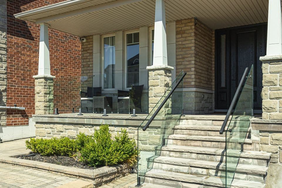 47 Vandervoort Drive, Richmond Hill, ON L4E 0C7 – photo 2