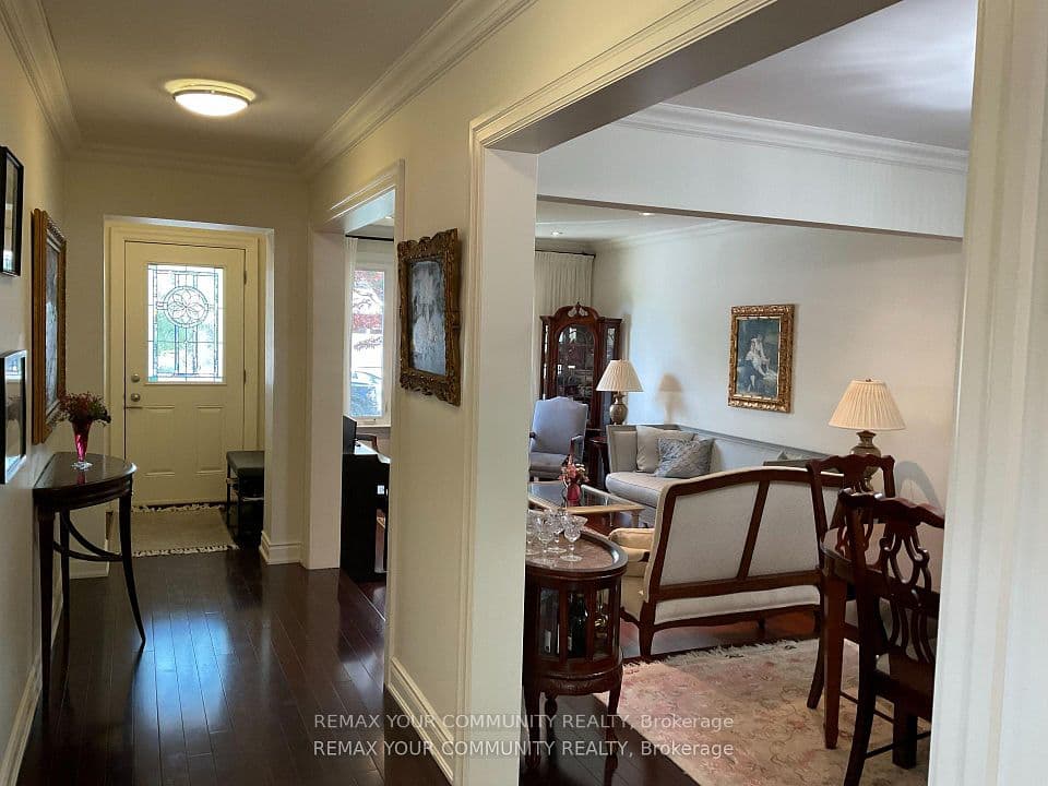 111 Springhead Gardens, Richmond Hill, ON L4C 5C3 – photo 3