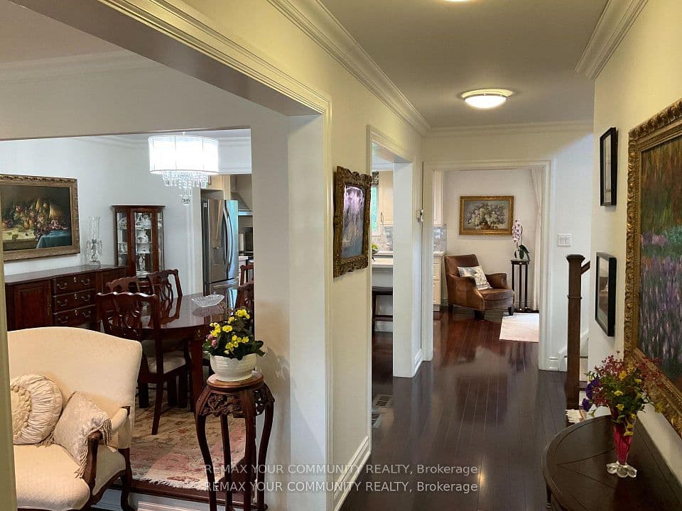 111 Springhead Gardens, Richmond Hill, ON L4C 5C3 – photo 2