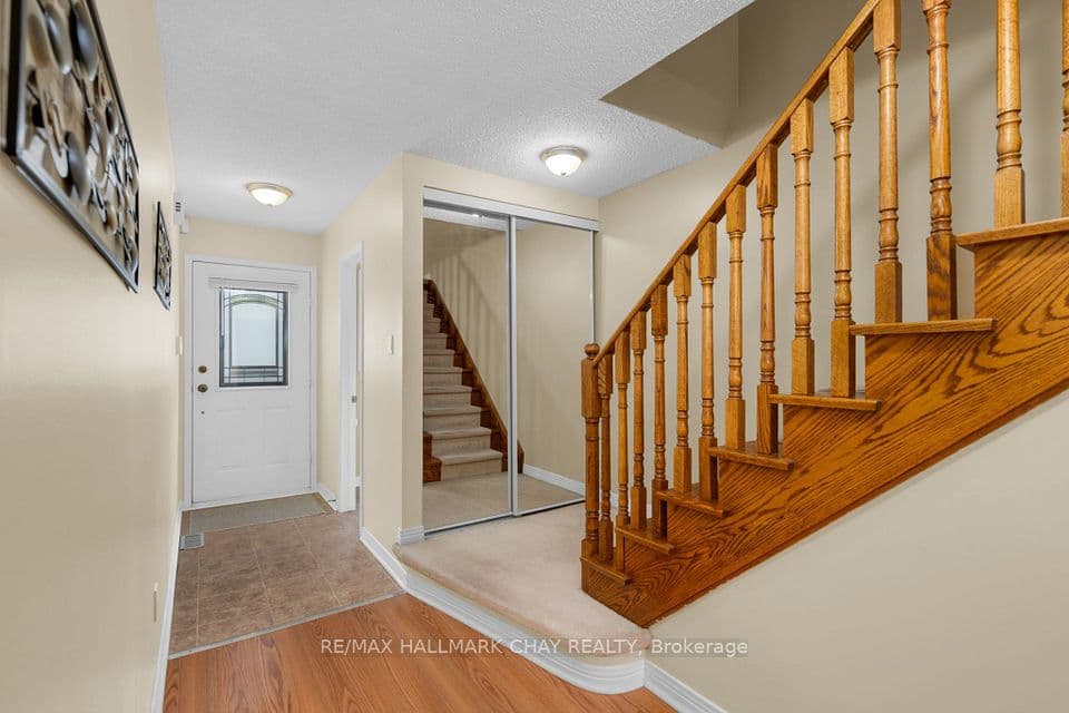 769 Playter Crescent, Newmarket, ON L3X 1W7 – photo 2