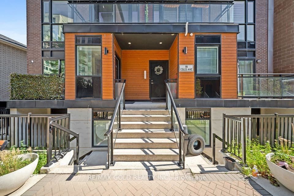 18 Coles Avenue 602, Vaughan, ON L4L 1L9 – photo 3