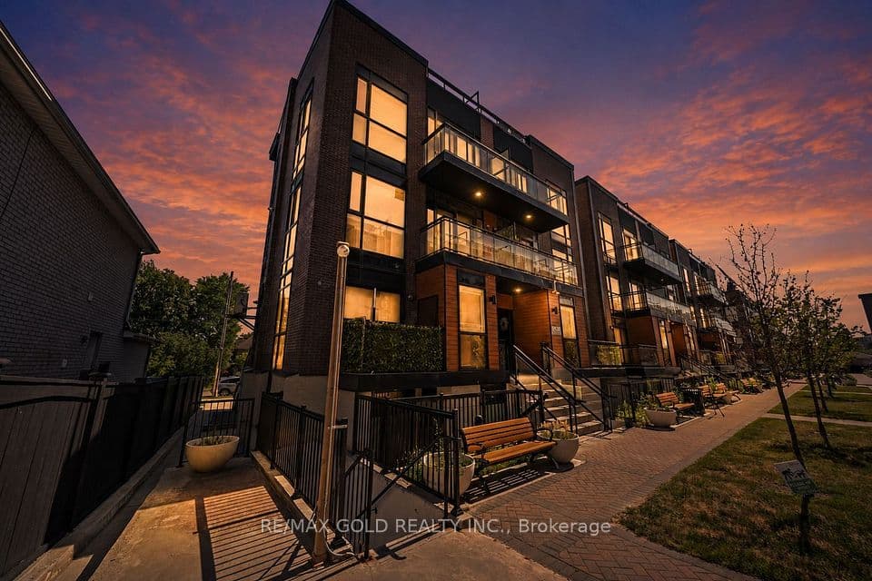 18 Coles Avenue 602, Vaughan, ON L4L 1L9 – photo 2