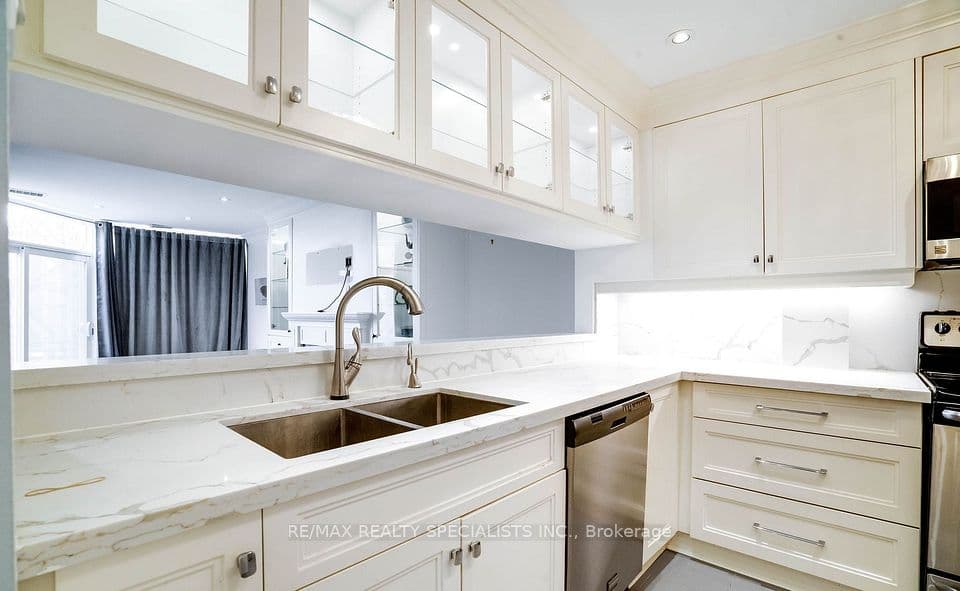 100 Arbors Lane TH5, Vaughan, ON L4L 7G4 – photo 3
