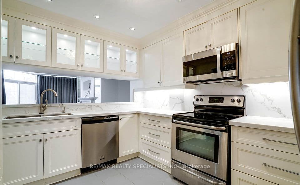 100 Arbors Lane TH5, Vaughan, ON L4L 7G4 – photo 2