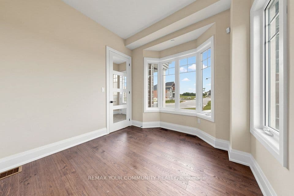 33 Lorrain Hand Crescent, Georgina, ON L4P 0S9 – photo 3