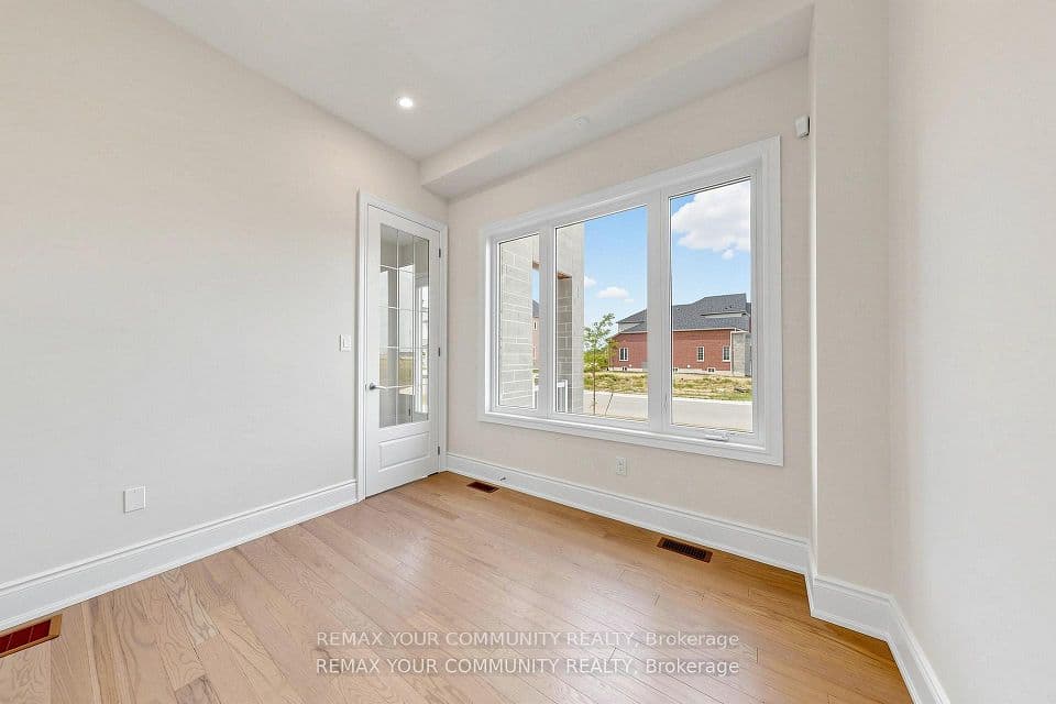 31 Lorrain Hand Crescent, Georgina, ON L4R 0S9 – photo 3