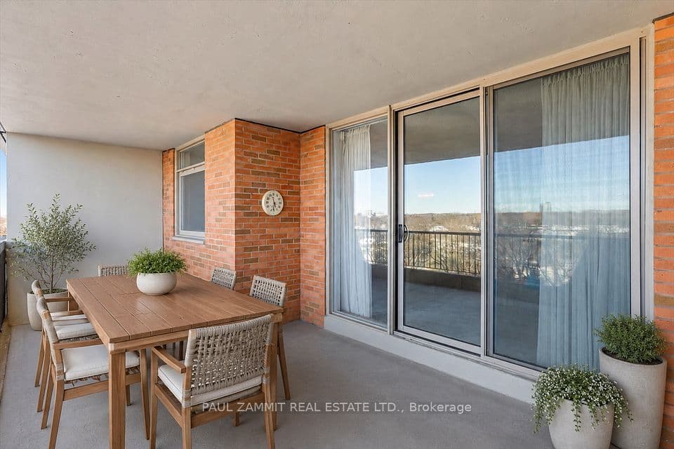 7811 Yonge Street 701, Markham, ON L3T 4S3 – photo 2