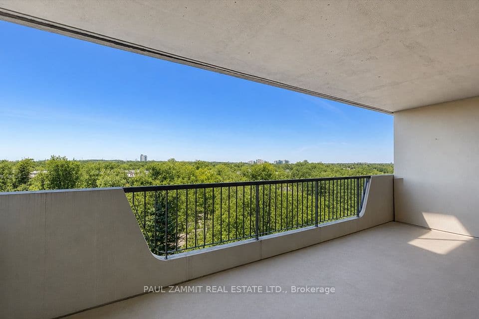 7811 Yonge Street 701, Markham, ON L3T 4S3 – main photo