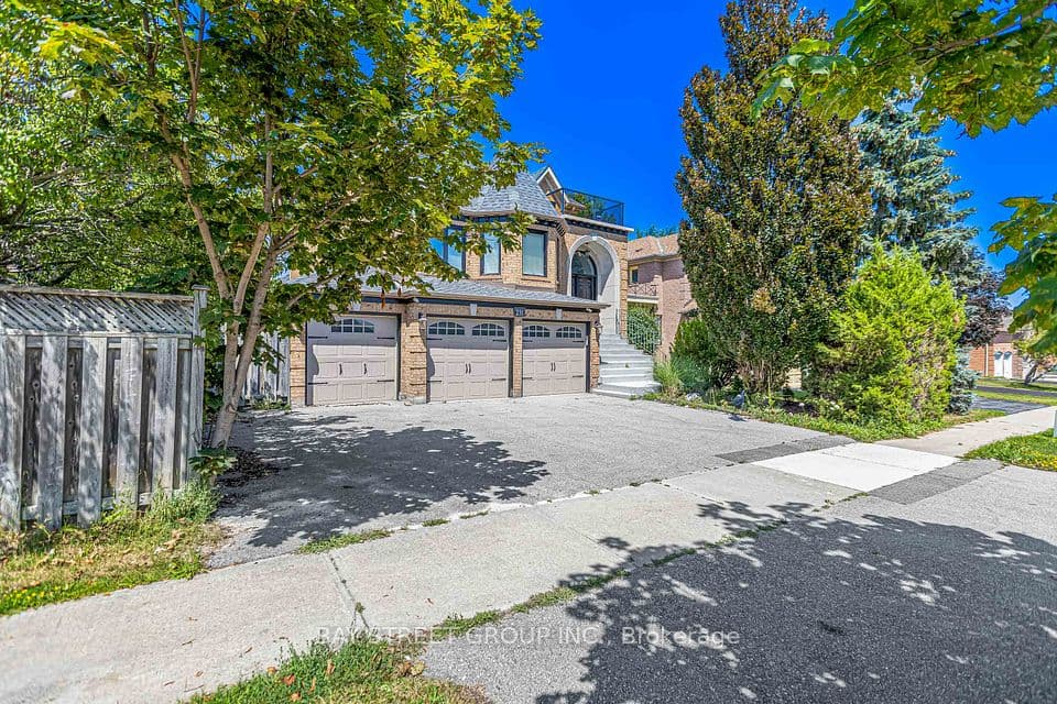 231 Shaftsbury Avenue N, Richmond Hill, ON L4C 0E8 – photo 2