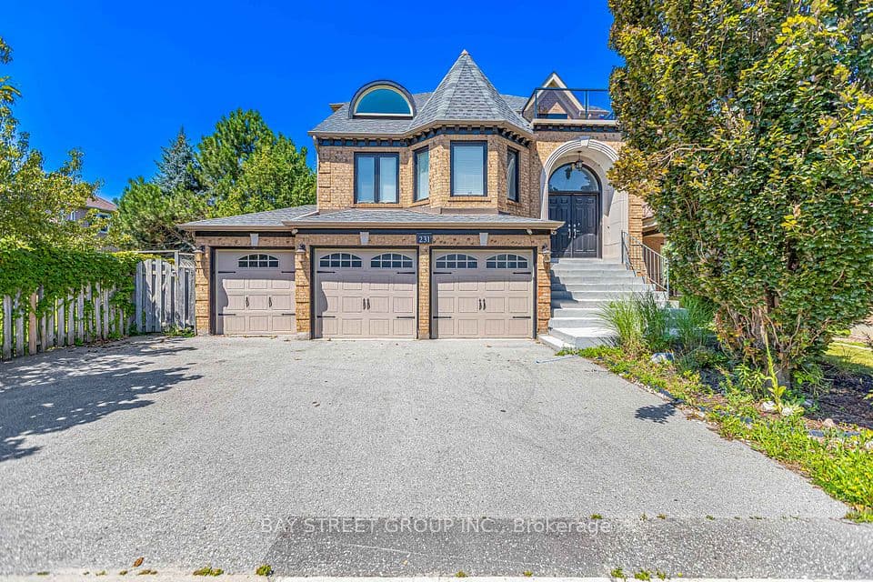 231 Shaftsbury Avenue N, Richmond Hill, ON L4C 0E8 – main photo