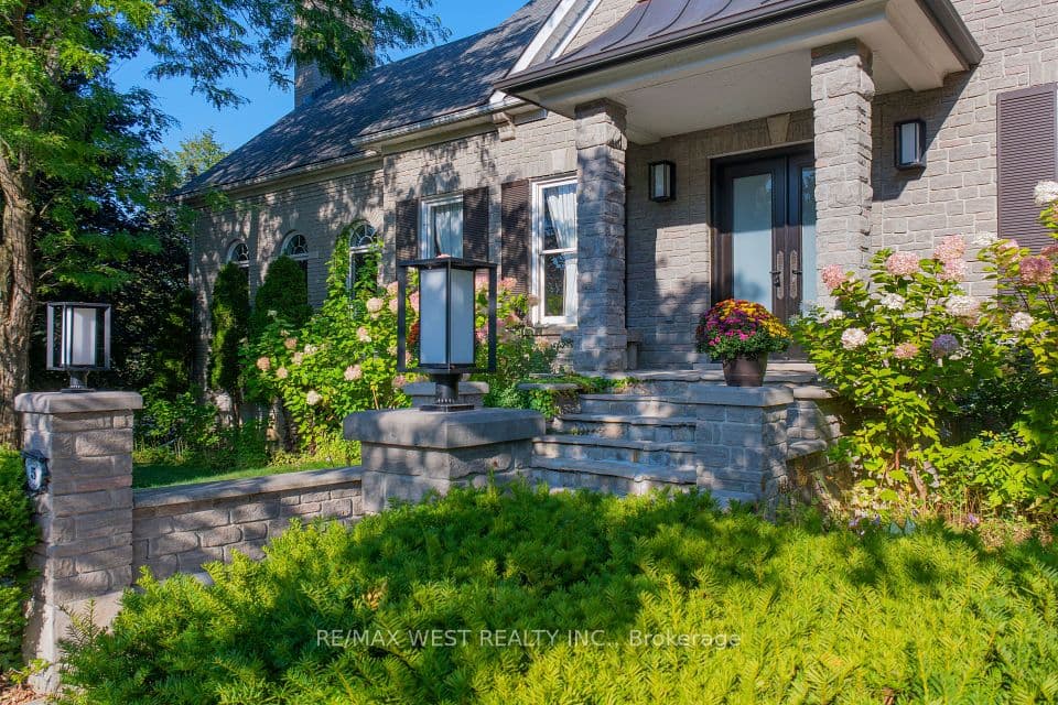 5 Humberview Drive, Vaughan, ON L4H 1B1 – main photo