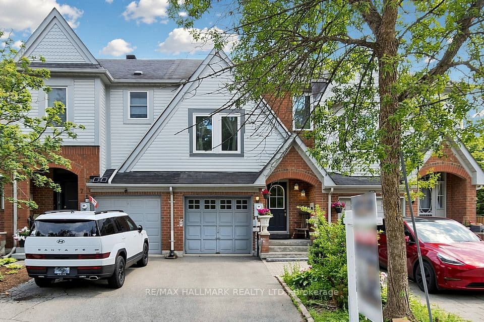 5 Evelyn Buck Lane, Aurora, ON L4G 7H9 – photo 2