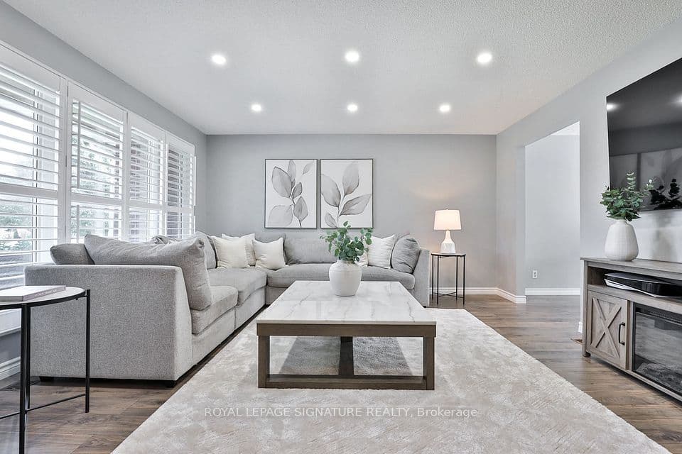 13 Smyth Crescent, New Tecumseth, ON L0G 1A0 – main photo