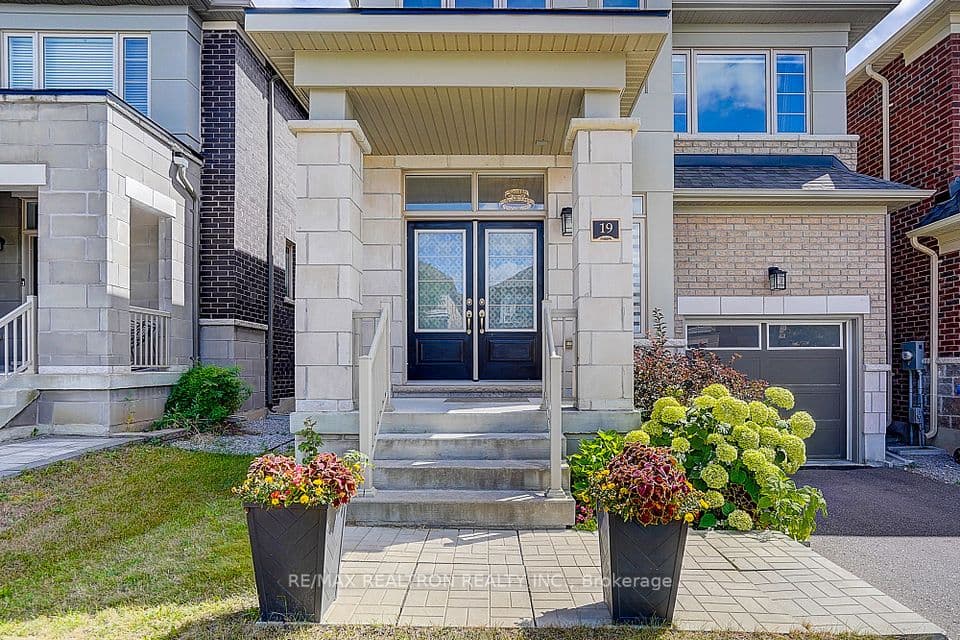 19 Falconridge Terrace, East Gwillimbury, ON L0G 1V0 – photo 3
