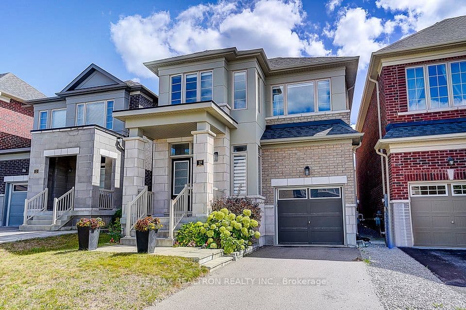 19 Falconridge Terrace, East Gwillimbury, ON L0G 1V0 – main photo