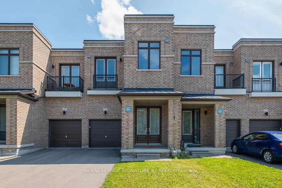 215 Elyse Court, Aurora, ON L4G 2C9 – main photo