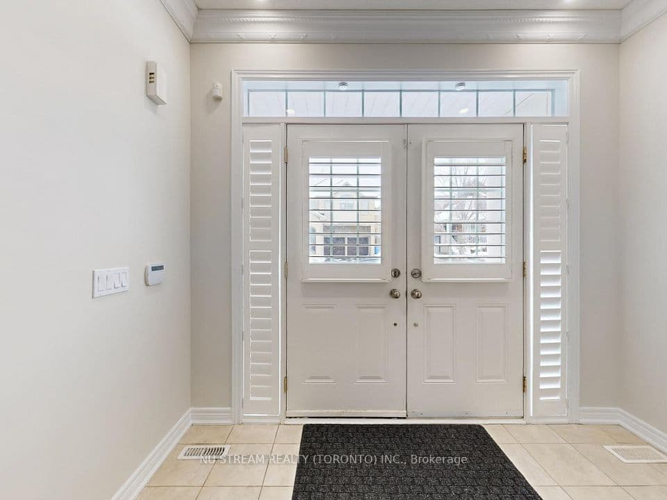 224 Aspenwood Drive, Newmarket, ON L3X 3L1 – photo 2