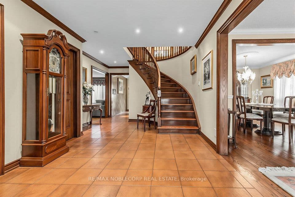 256 Airdrie Drive, Vaughan, ON L4L 1C6 – photo 2