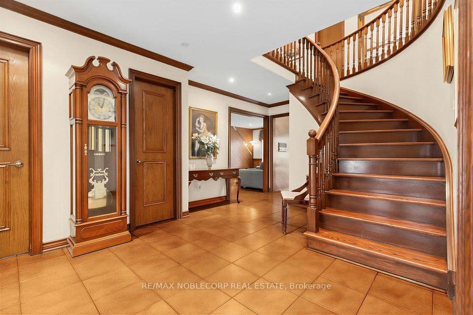 256 Airdrie Drive, Vaughan, ON L4L 1C6 – photo 3