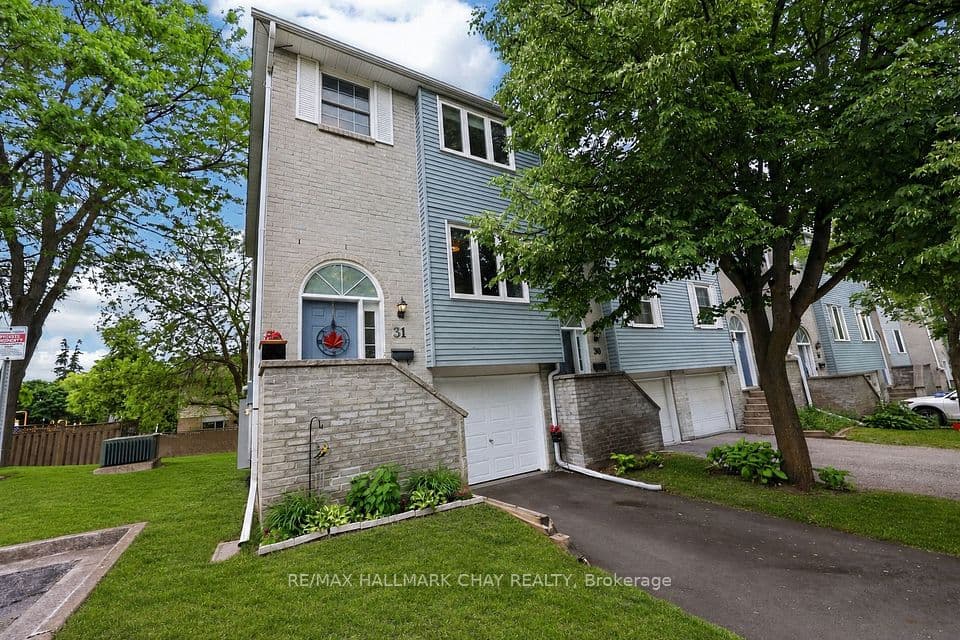 31 Harmony Circle, Bradford West Gwillimbury, ON L3Z 2T8 – main photo