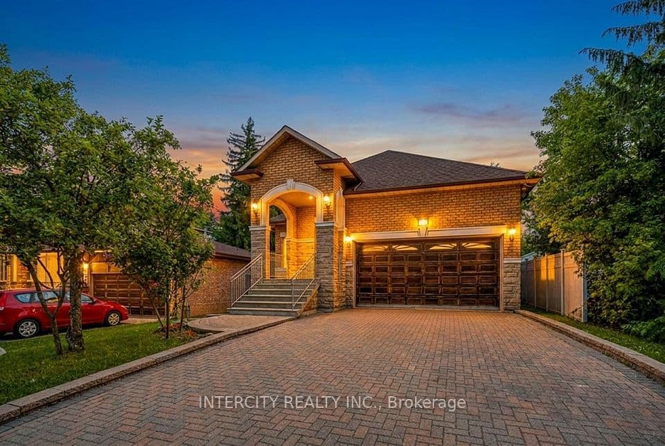 42 Oak Avenue, Richmond Hill, ON L4C 6R7 – main photo