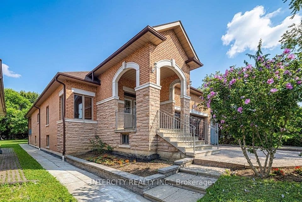 42 Oak Avenue, Richmond Hill, ON L4C 6R7 – photo 3