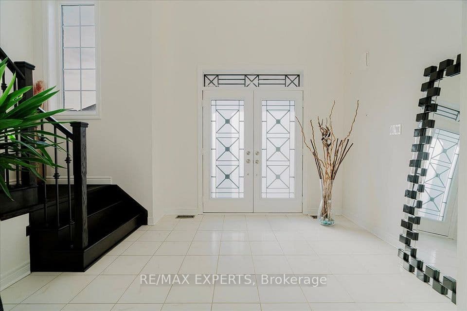 43 Lewis Avenue, Bradford West Gwillimbury, ON L3Z 0X2 – photo 2