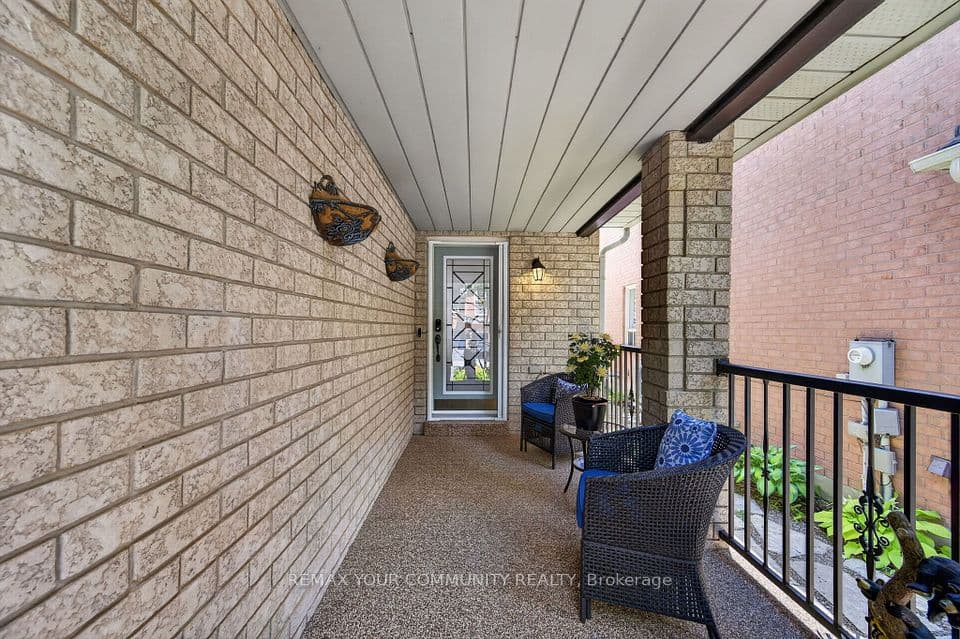 126 Woodroof Crescent, Aurora, ON L4G 7H2 – photo 3