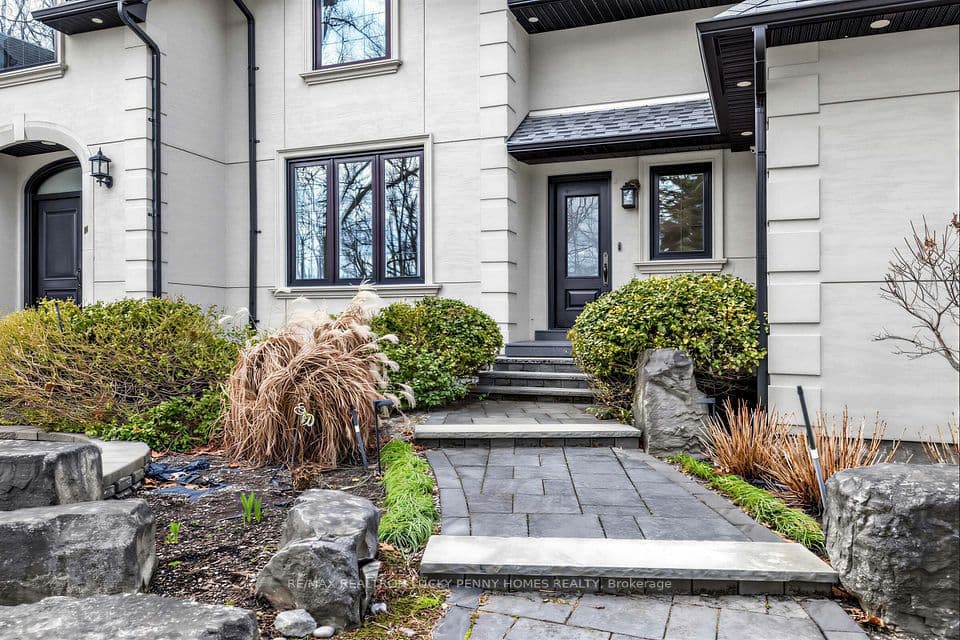 18 Walnut Glen Place, Markham, ON L6C 1A3 – photo 3