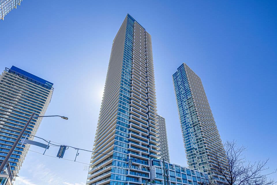 950 Portage Parkway 3912, Vaughan, ON L4K 0J7 – main photo