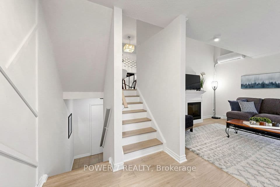 311 Milestone Crescent 146, Aurora, ON L4G 3M2 – main photo