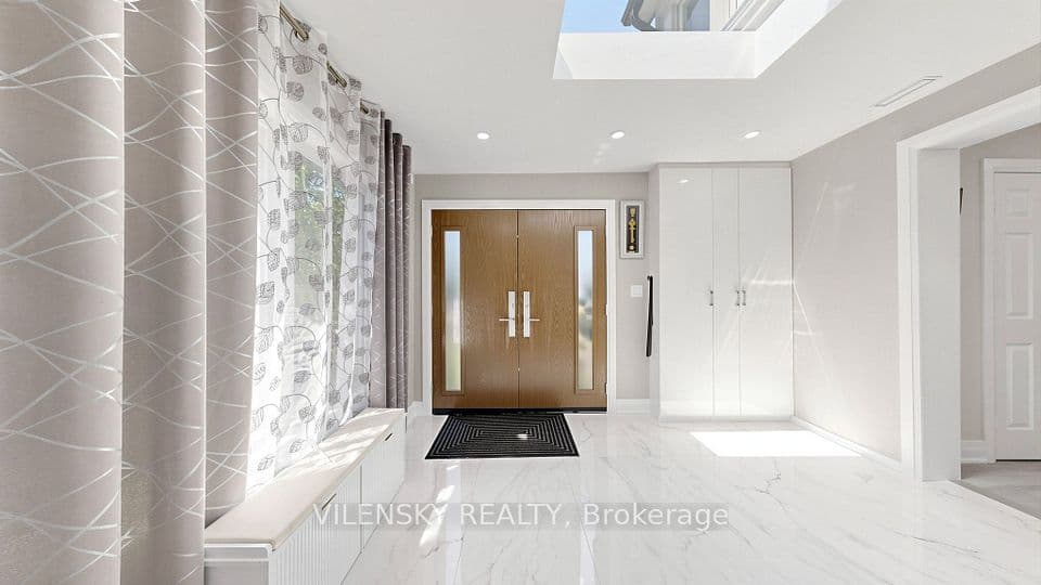31 Lonny Court, Vaughan, ON L4J 3J9 – photo 3