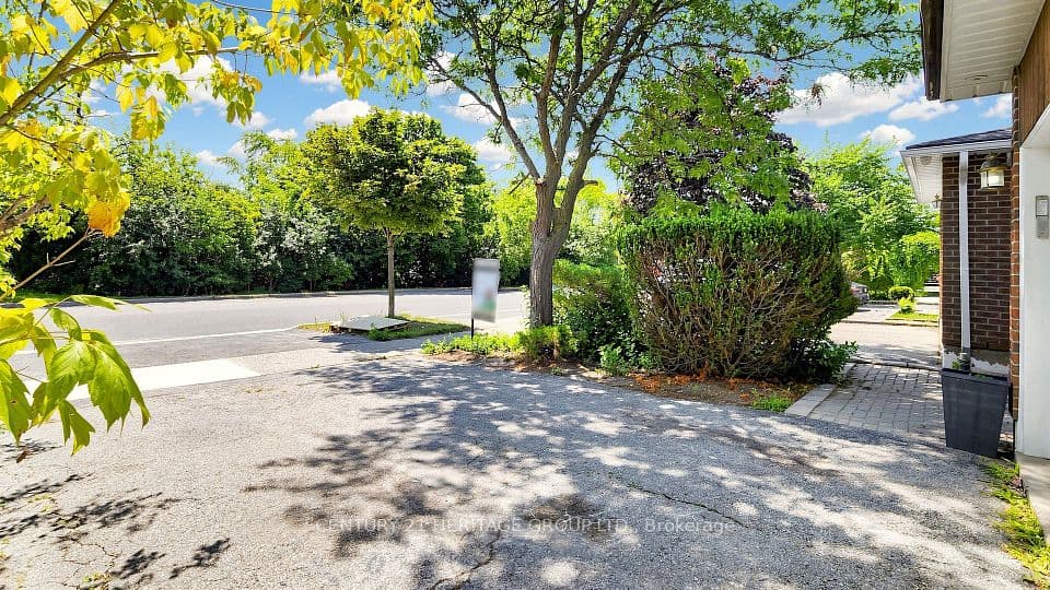 52 Lund Street, Richmond Hill, ON L4C 5V7 – photo 3