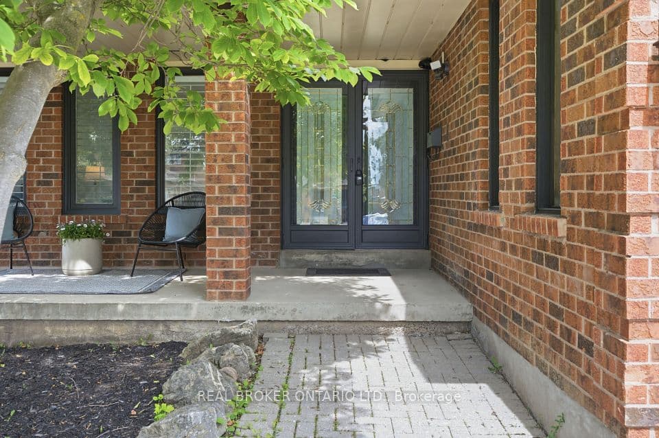 94 Roxana Avenue, Vaughan, ON L4L 3Y8 – photo 2