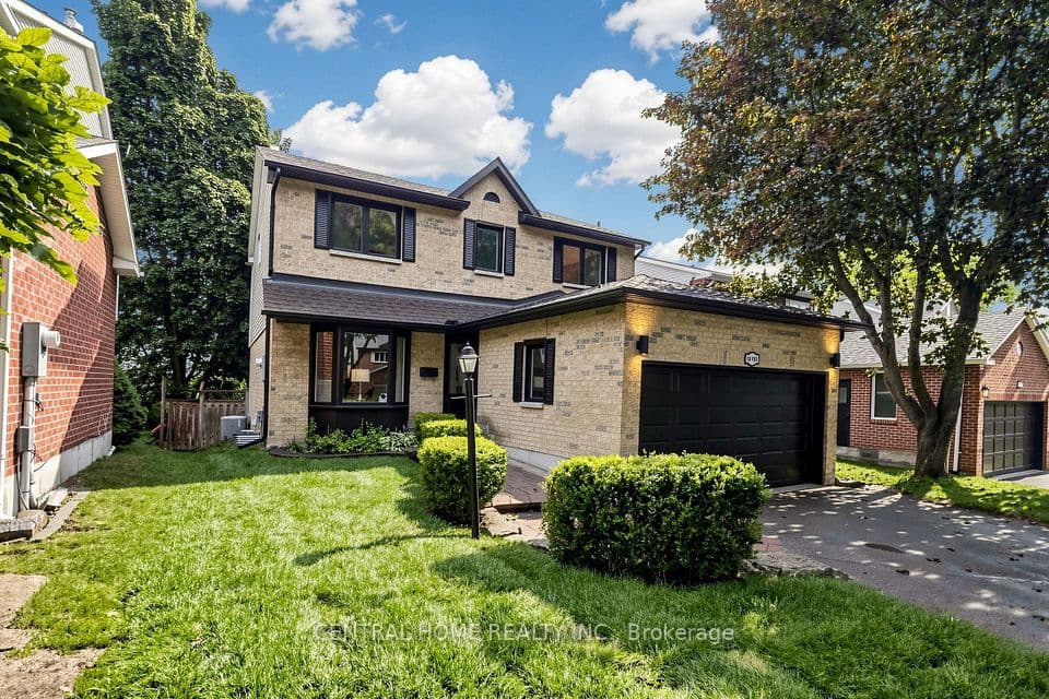 15 Closs Square, Aurora, ON L4G 5H9 – photo 3