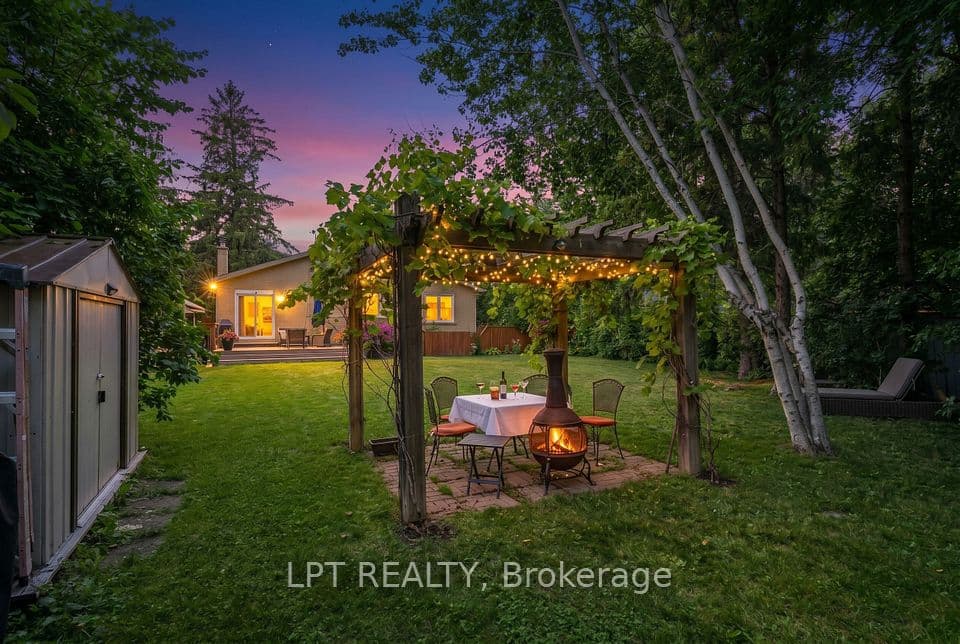 31 Patrick Drive, Aurora, ON L4G 2A6 – main photo