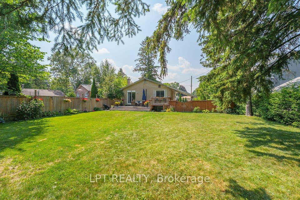 31 Patrick Drive, Aurora, ON L4G 2A6 – photo 2