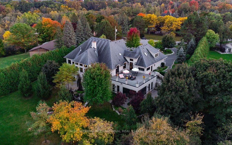 111 Manitou Drive, King, ON L7B 1E7 – main photo