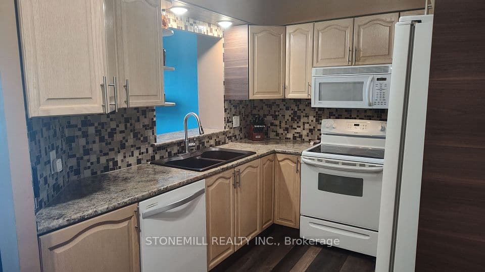 326 Major Mackenzie Drive E 814, Richmond Hill, ON L4C 8T4 – photo 3