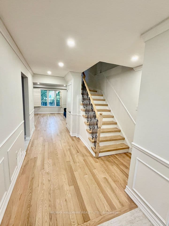 27 Pugsley Avenue, Richmond Hill, ON L4C 8V2 – photo 3
