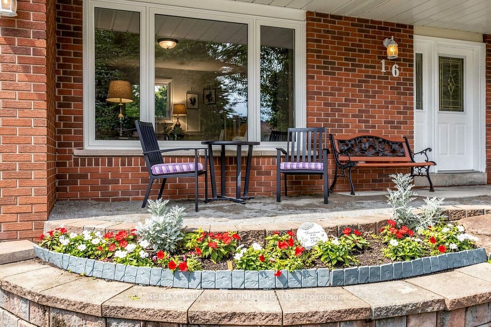 16 Ramsay Street, East Gwillimbury, ON L9N 1G4 – photo 2