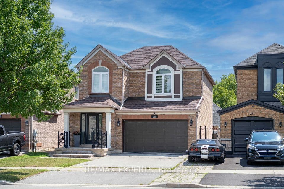 255 Matthew Drive, Vaughan, ON L4L 9B4 – main photo