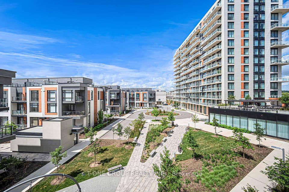 6 David Eyer Road 313, Richmond Hill, ON L4S 0N5 – main photo