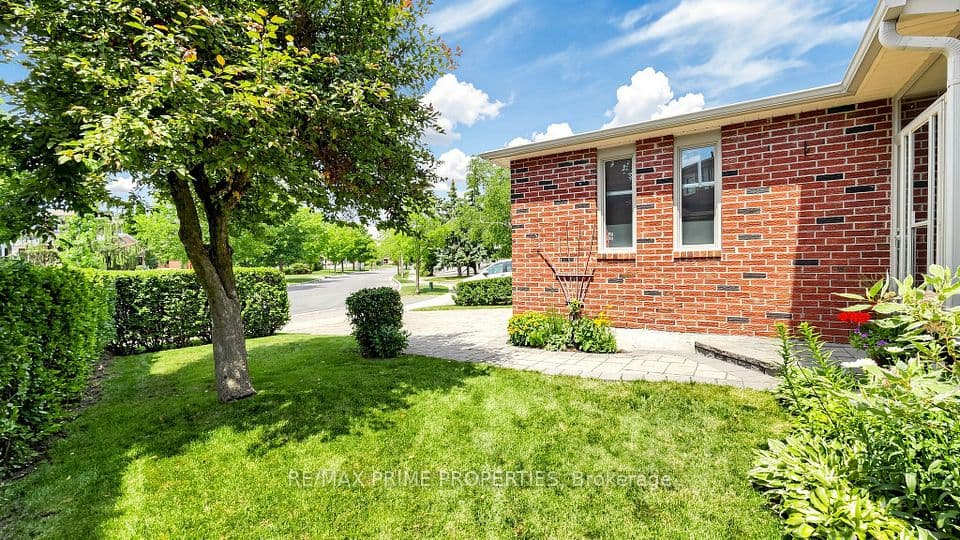 15 Marsh Street, Richmond Hill, ON L4C 7P5 – photo 3