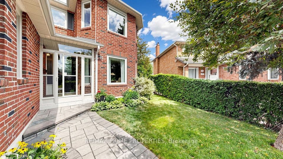 15 Marsh Street, Richmond Hill, ON L4C 7P5 – photo 2