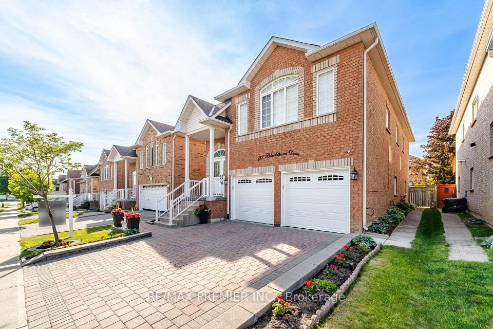 137 Blackthorn Drive, Vaughan, ON L6A 3N2 – photo 2