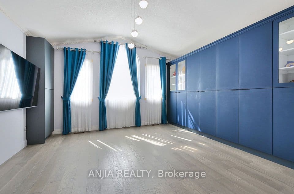127 Tomlinson Circle, Markham, ON L3R 9K4 – photo 3