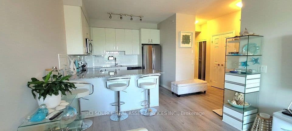 11611 Yonge Street 301, Richmond Hill, ON L4E 1G2 – photo 3